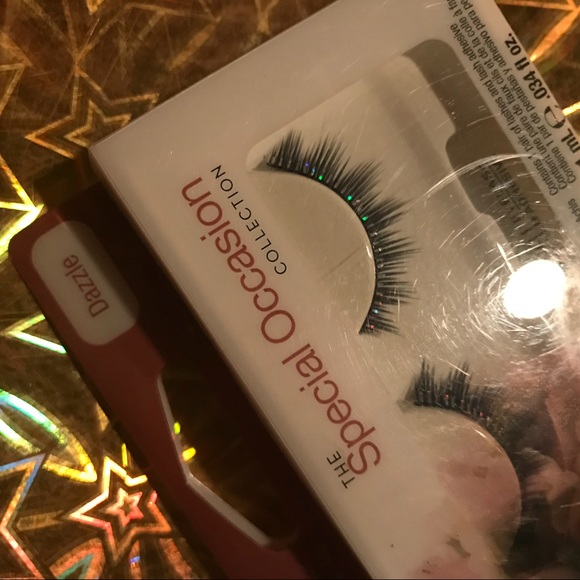 Holographic Ardell Dazzle Lashes + Free Glue - Picture 2 of 3